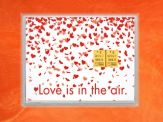 2 Gramm Gold Geschenkbarren Flipmotiv: Love is in the air
