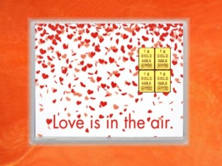 4 g gold gift bar flip motif: Love is in the air