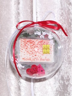 4 g gold gift bar motif: wedding Love is in the air in gift ball / globe