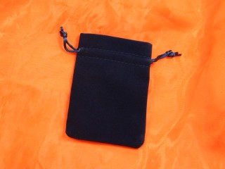 Velvet pouch 85 x 120 mm dark blue